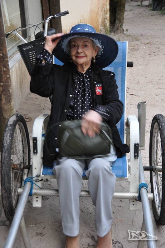 A vó da Laura (a noiva) já instalada em sua limusine na Ilha do Mel, no litoral do Paraná